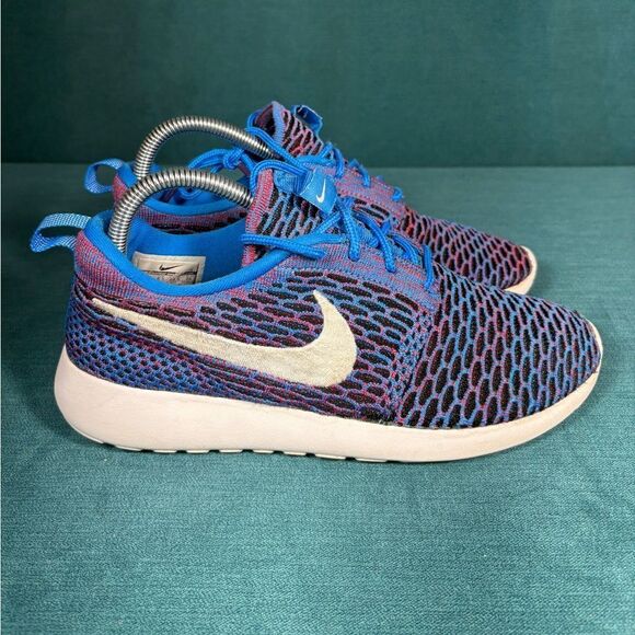 Size 9 - Women’s Nike Roshe Flyknit multicolor shoes - Picture 3 of 9
